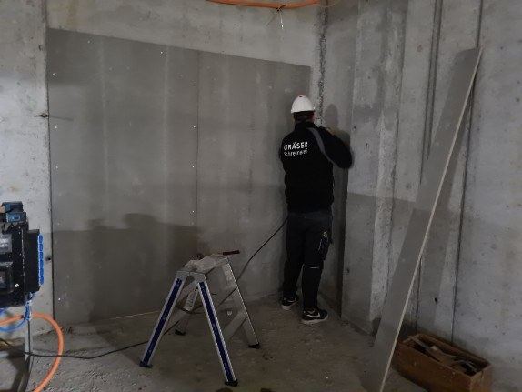 Montage in einem Rohbau