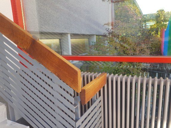 Treppengeländer mit Holzlamellen