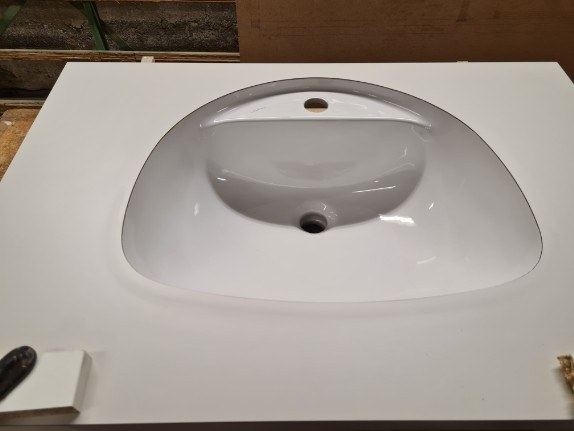 Neu eingesetztes Lavabo