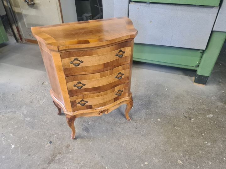 Kleine Kommode nach der Restauration